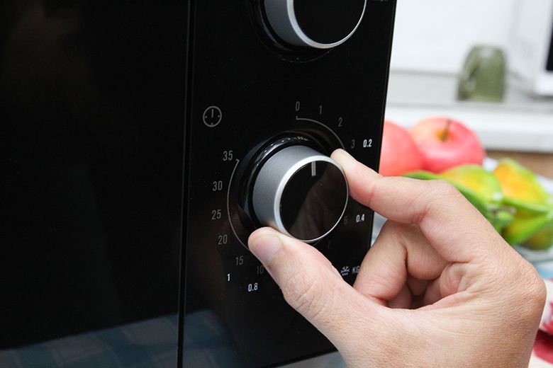 Lò vi sóng Electrolux EMM2308X 23 lít Lò vi sóng Electrolux EMM2308X 23 lít