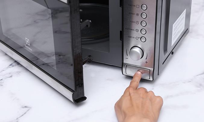 Lò vi sóng Electrolux EMS2027GX 20 lít Lò vi sóng Electrolux EMS2027GX 20 lít