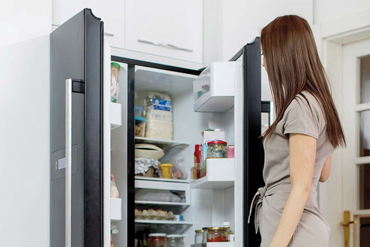 Quên đóng cửa tủ lạnh có sao không? Tác hại khi quên đóng cửa tủ lạnh